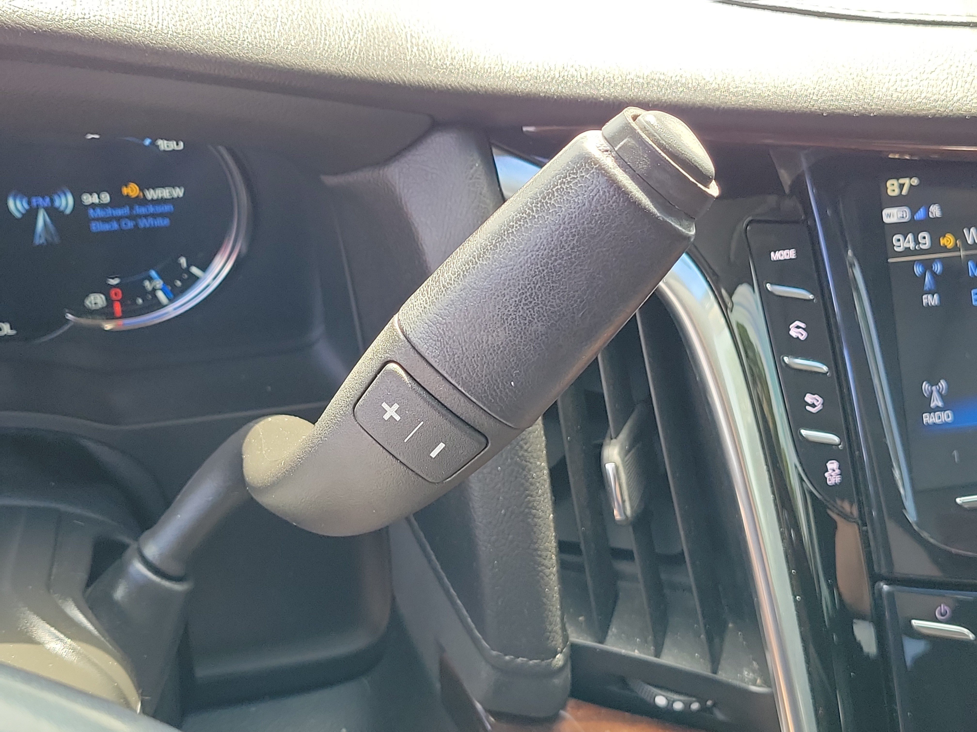 Used 2020 Cadillac Escalade Luxury AWD/4WD image 30
