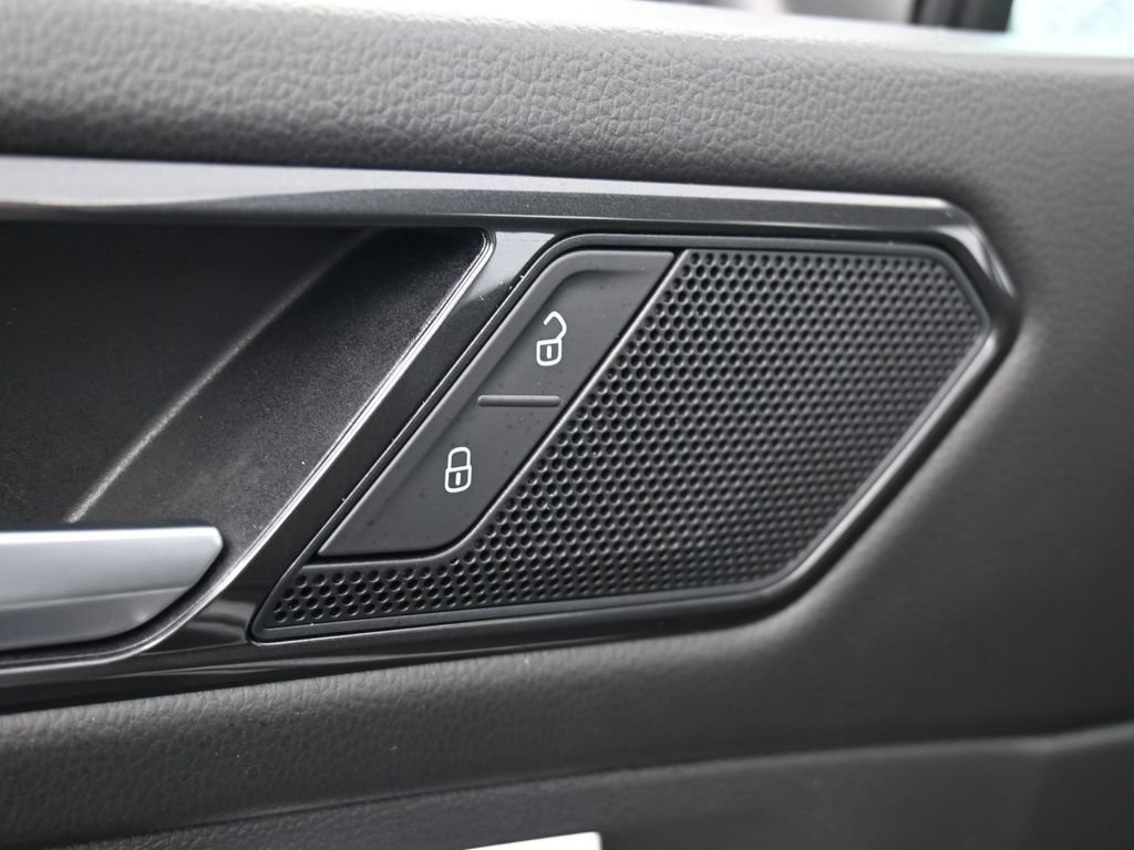 Used 2023 Volkswagen Tiguan SE image 27