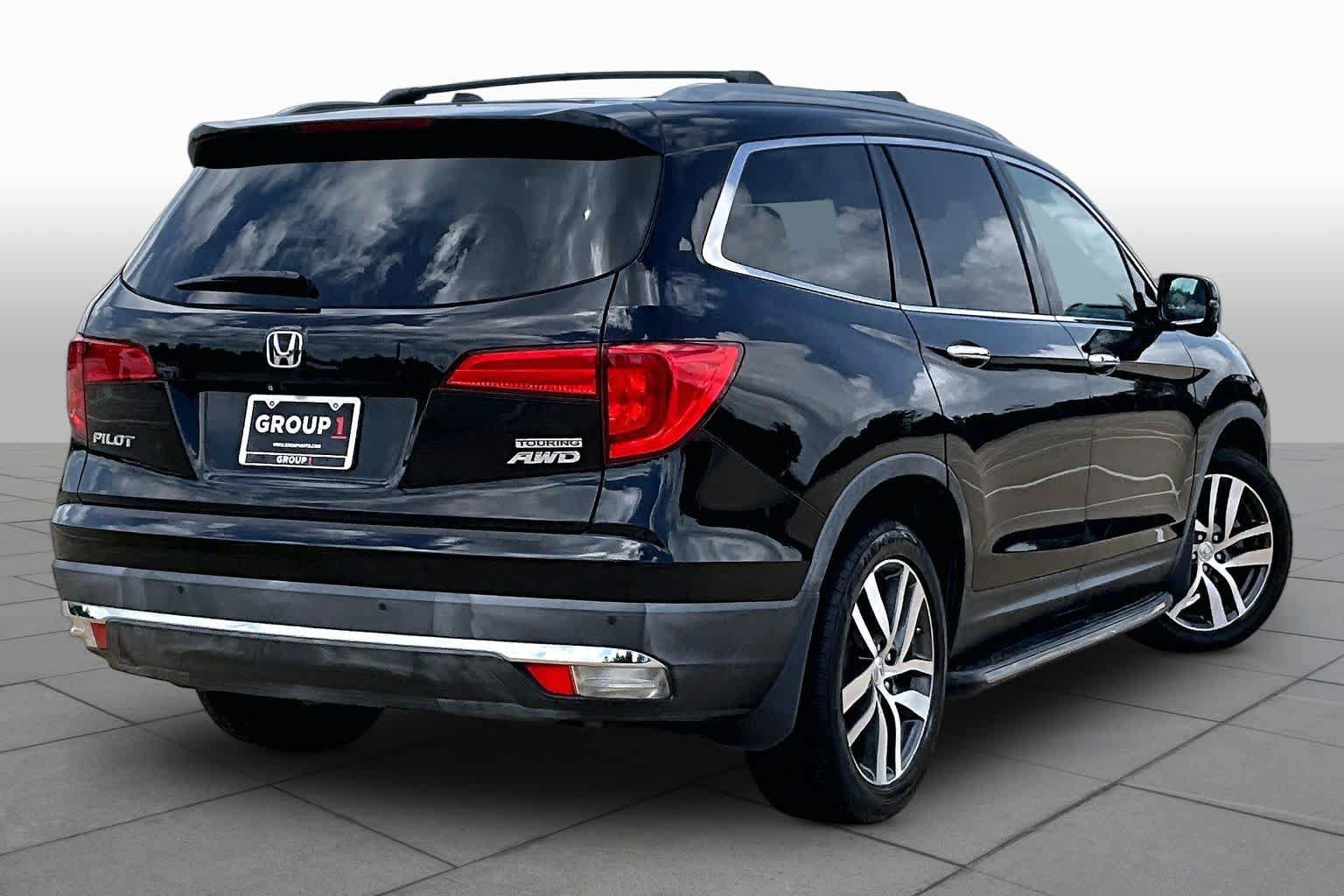 Used 2018 Honda Pilot Touring image 13