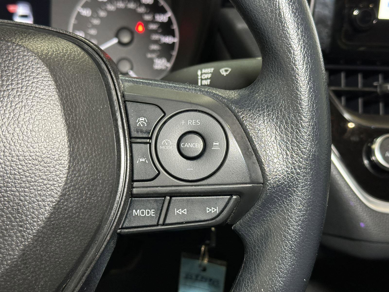 Used 2025 Toyota Corolla LE FWD image 25