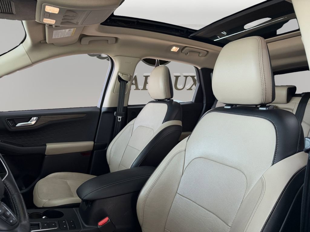 Used 2020 Ford Escape Titanium image 9