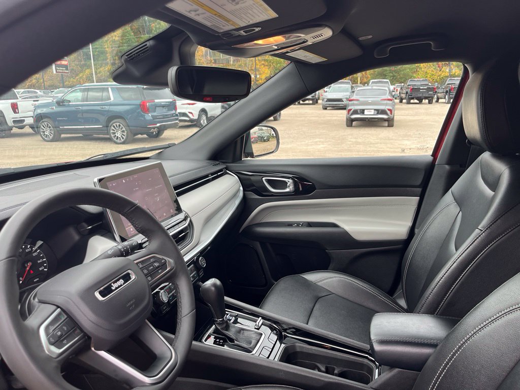 Used 2025 Jeep Compass Limited AWD/4WD image 18