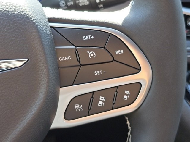 New 2026 Chrysler Pacifica Select image 16