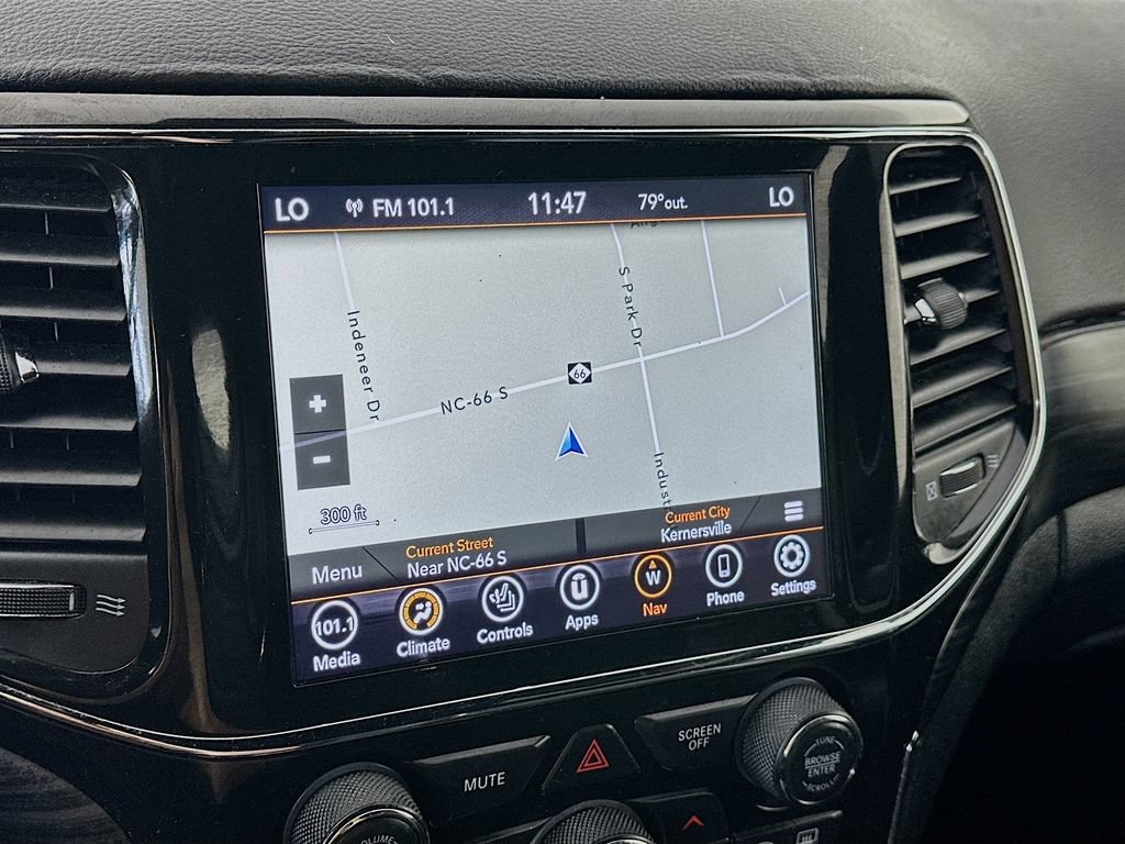 Used 2021 Jeep Grand Cherokee Laredo X AWD/4WD image 19