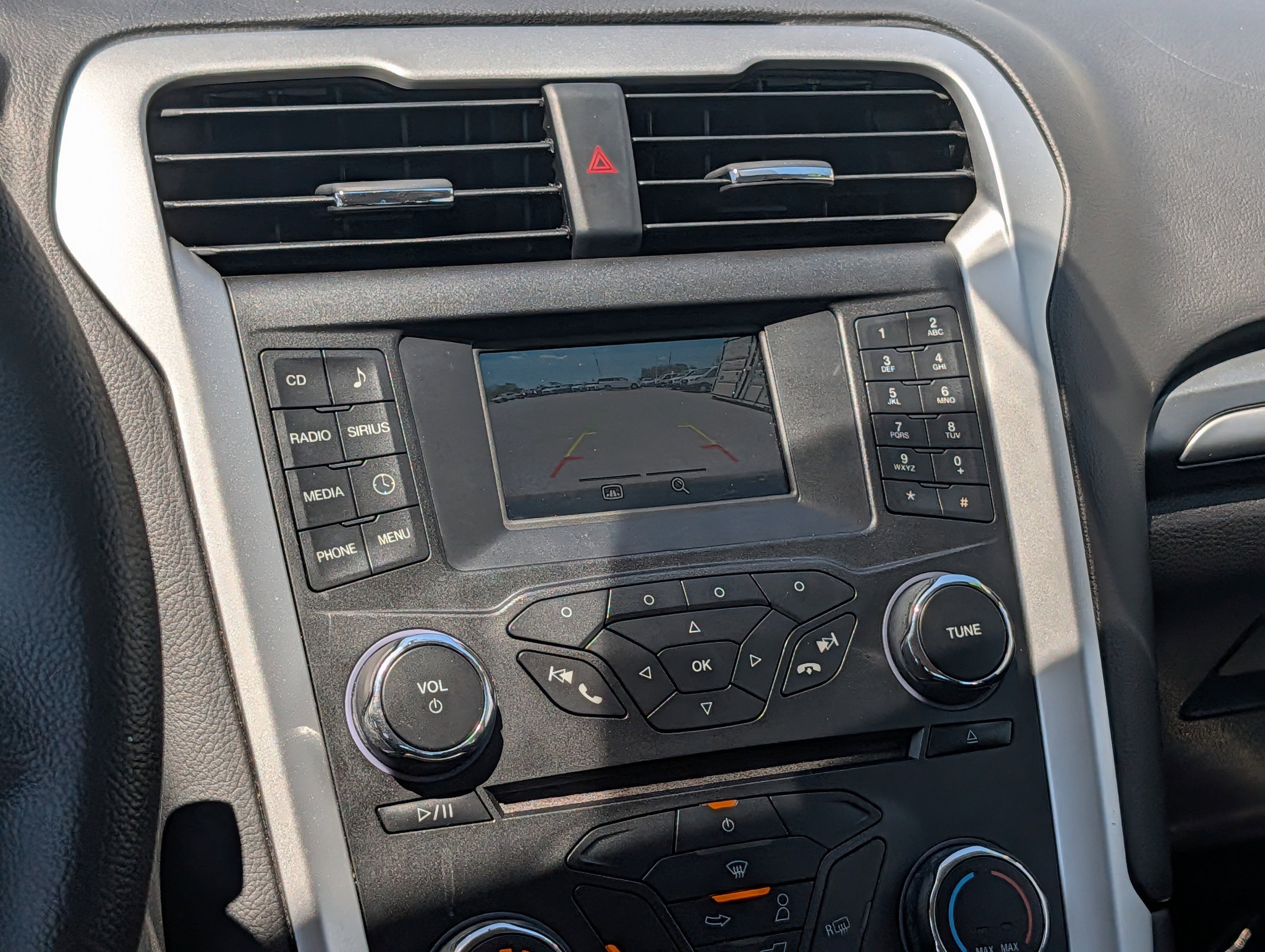 Used 2015 Ford Fusion SE FWD image 27