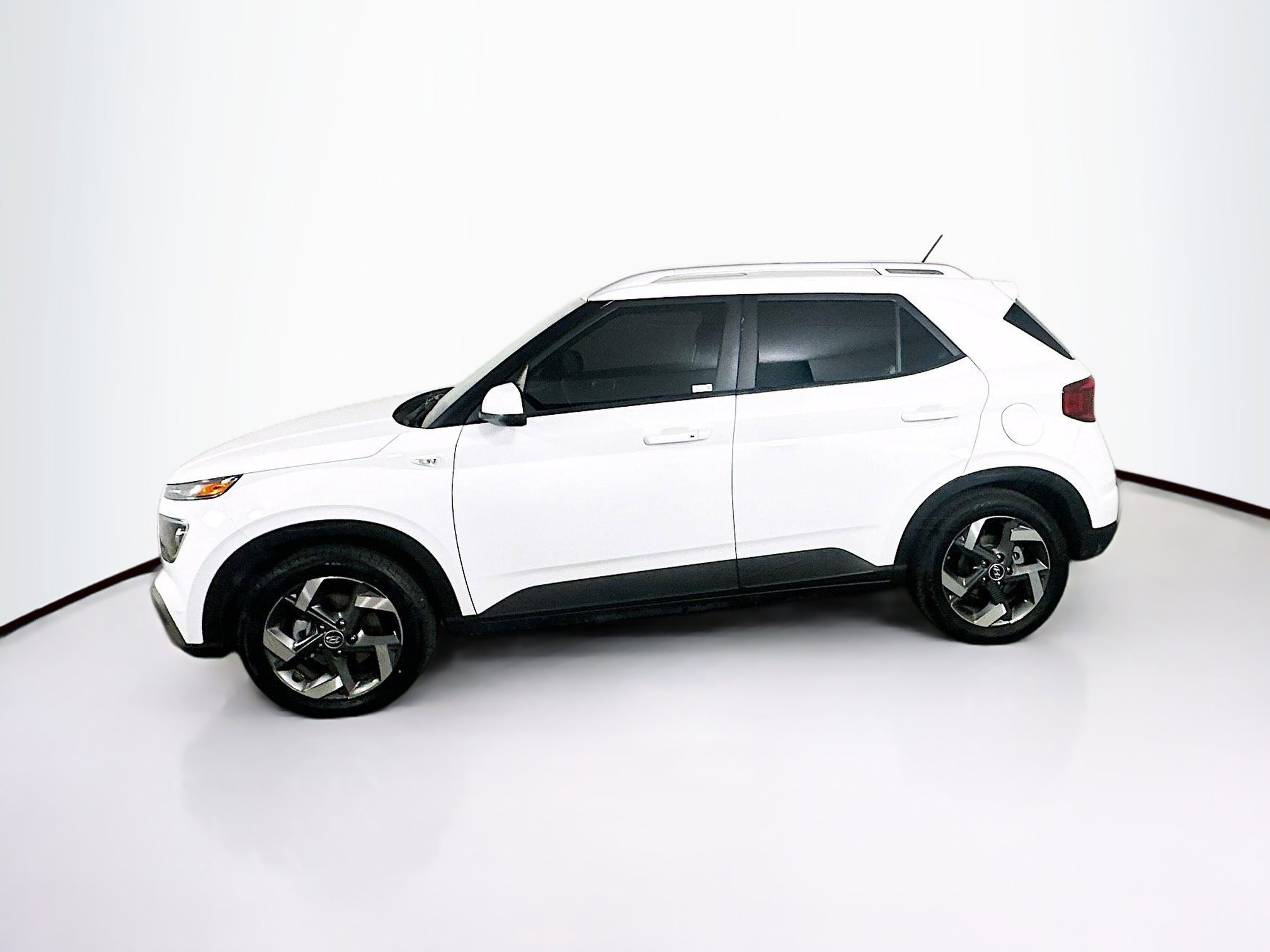 Used 2024 Hyundai Venue SEL image 4