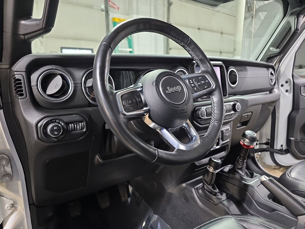 Used 2021 Jeep Gladiator Overland w/ Advanced Safety Group image 15