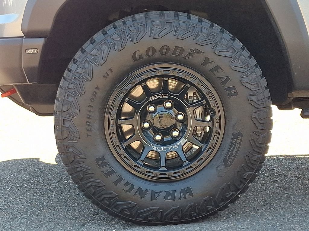 Certified 2024 GMC Canyon AT4X w/ AT4X AEV Edition image 11