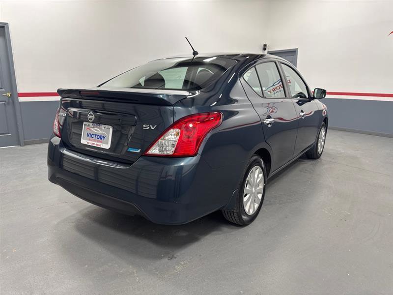 Used 2016 Nissan Versa SV FWD image 3