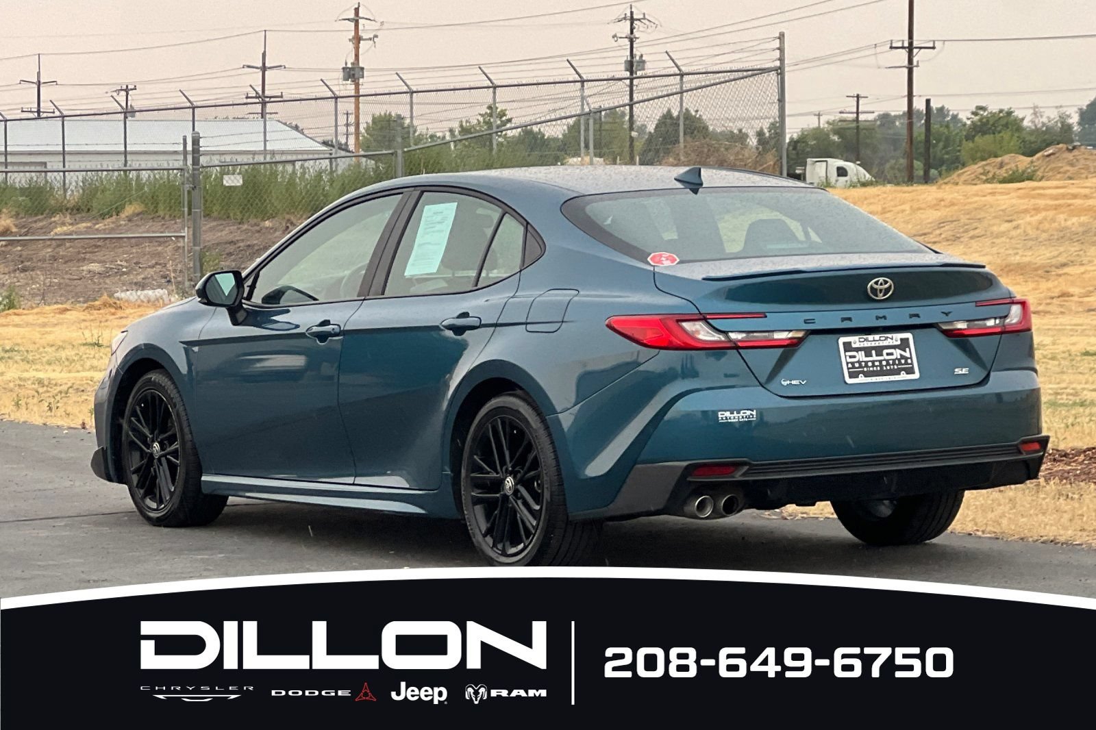 Used 2025 Toyota Camry SE FWD image 9