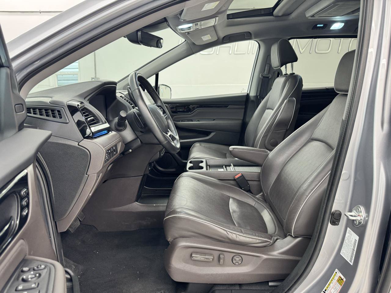 Used 2023 Honda Odyssey Elite image 9