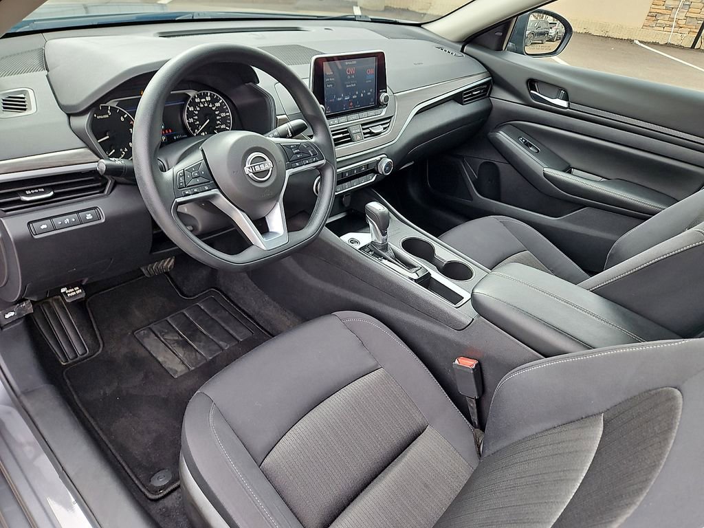 Used 2025 Nissan Altima 2.5 SV image 14