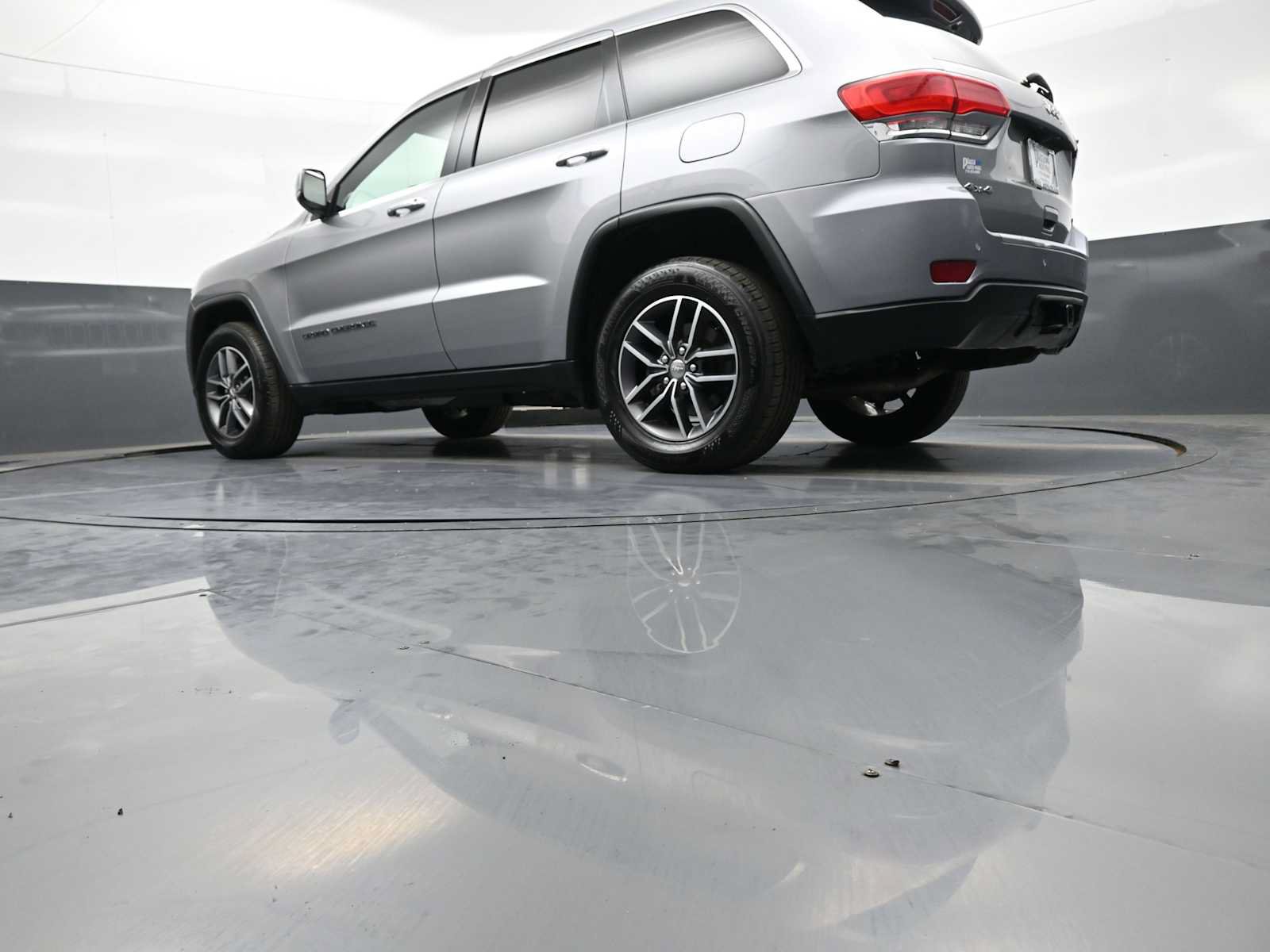 Used 2018 Jeep Grand Cherokee Limited AWD/4WD image 32