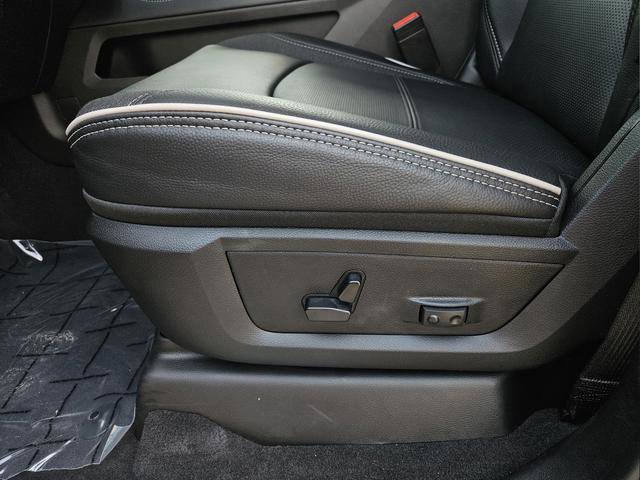New 2025 RAM 3500 Limited AWD/4WD image 14