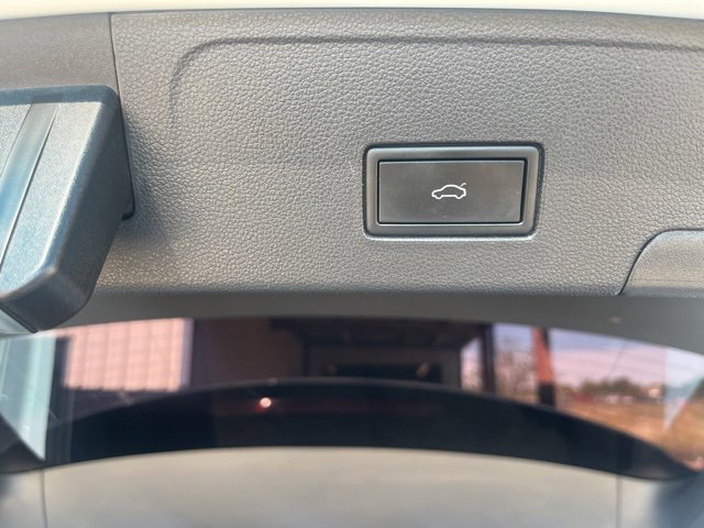 Used 2021 Volkswagen Atlas Cross Sport SE image 9