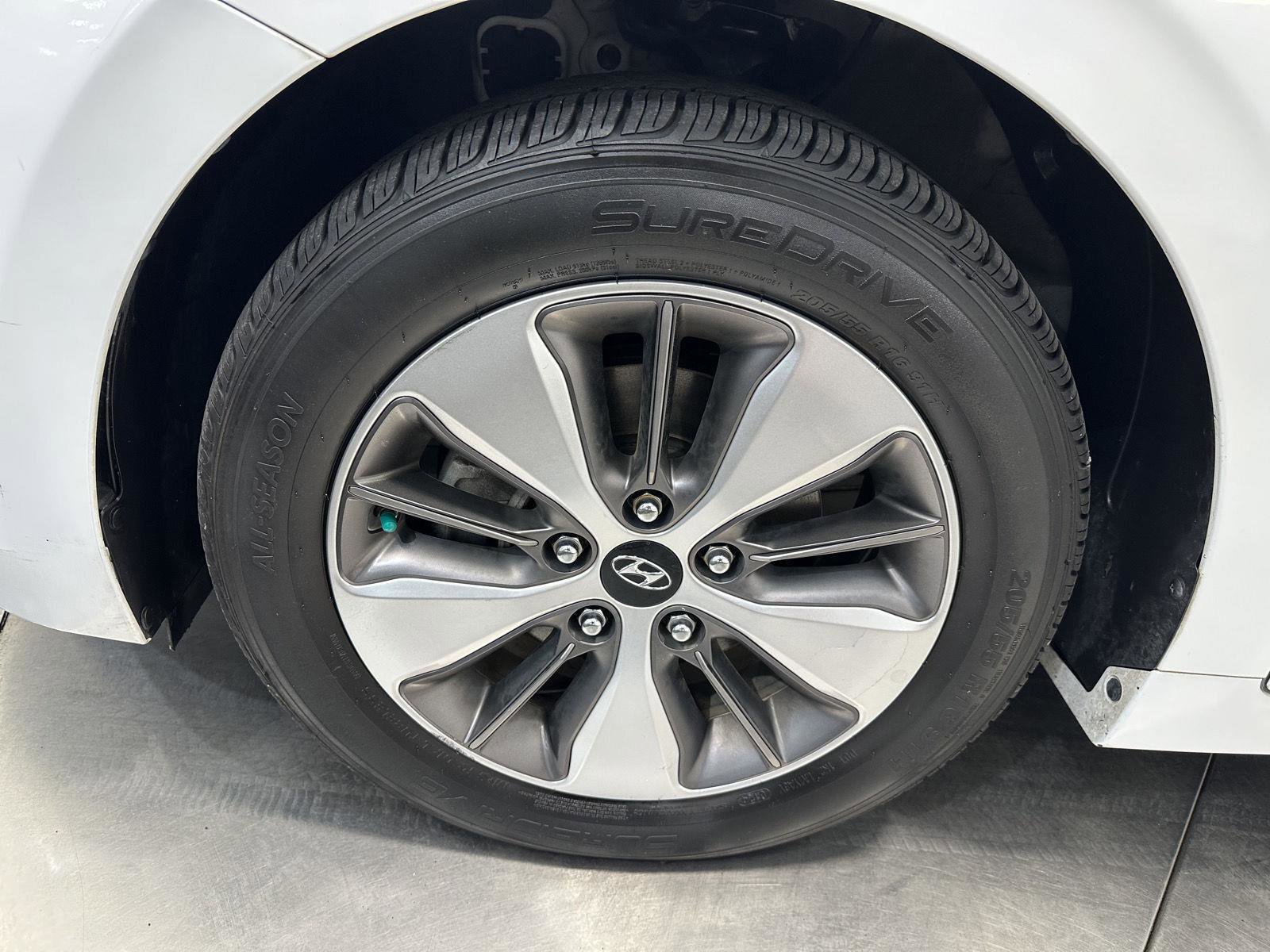Used 2019 Hyundai Ioniq Limited FWD image 9