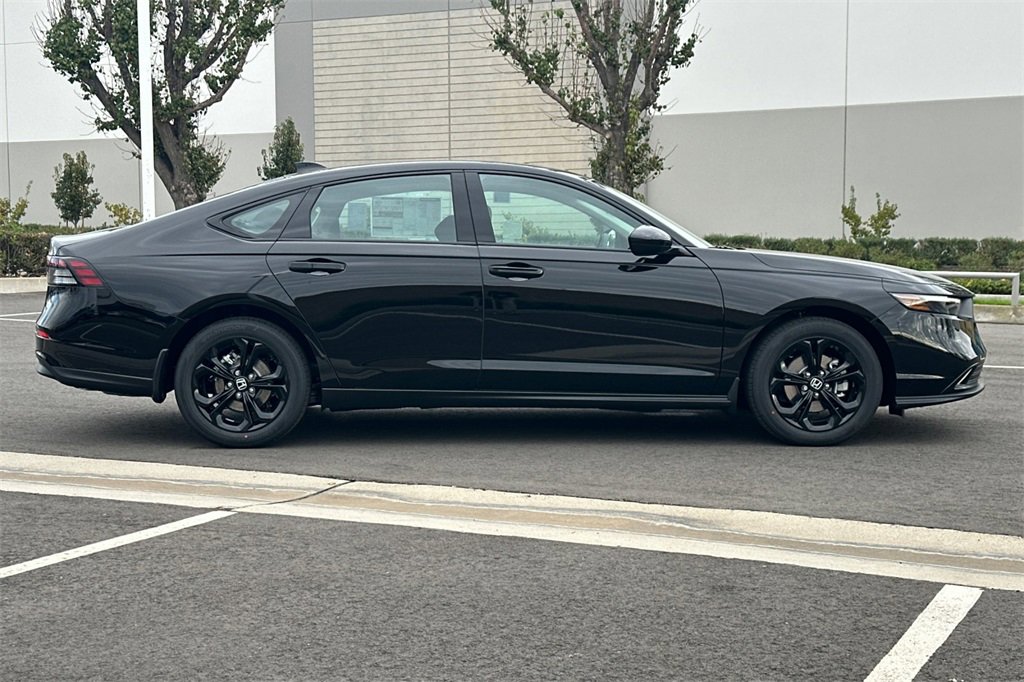 New 2025 Honda Accord SE image 3