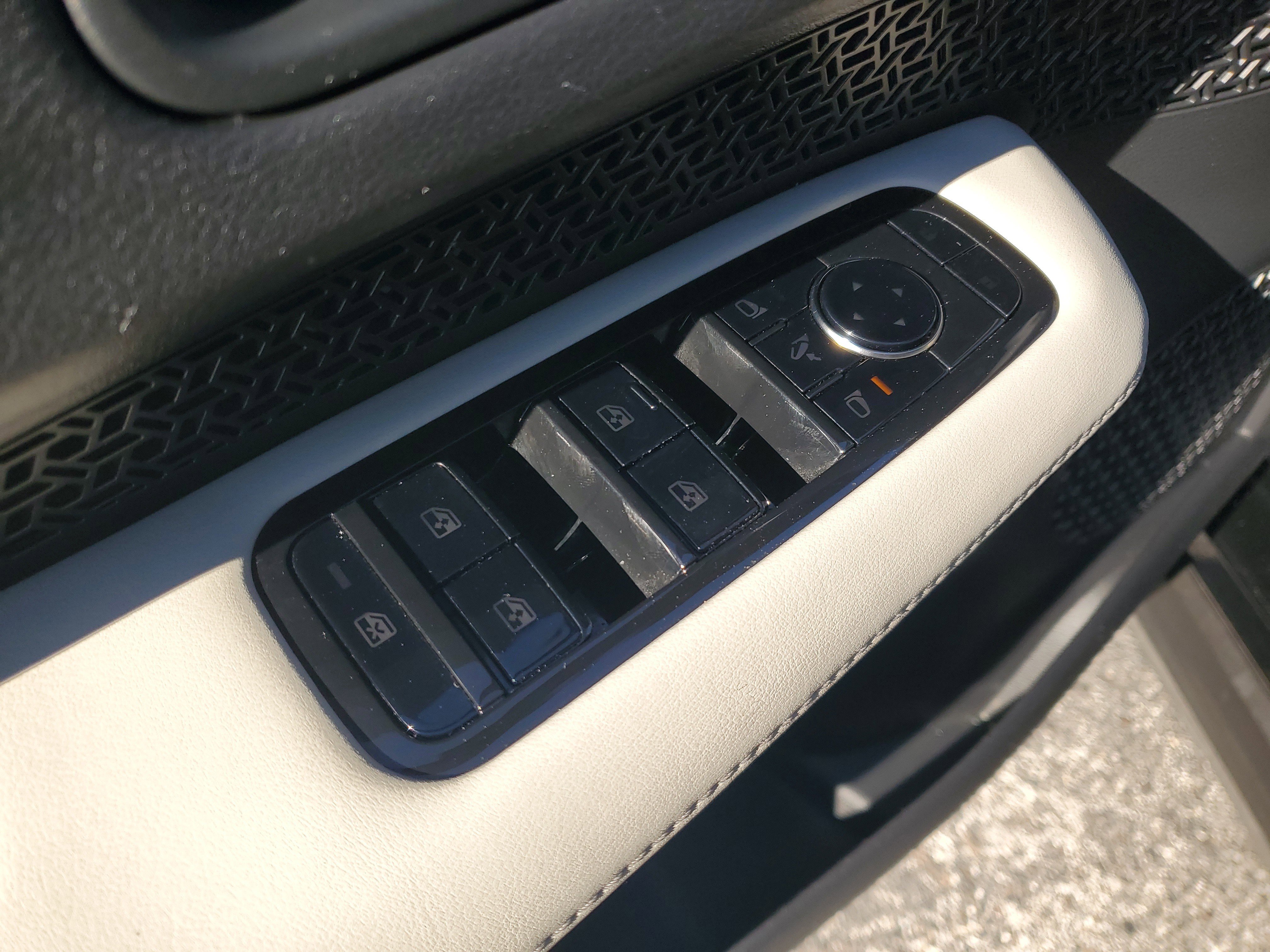 Certified 2023 Nissan Ariya FWD image 11