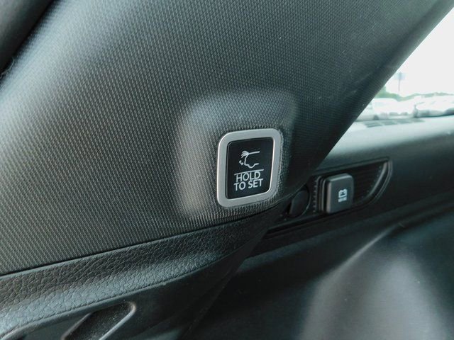 Used 2023 Jeep Grand Cherokee Limited image 31