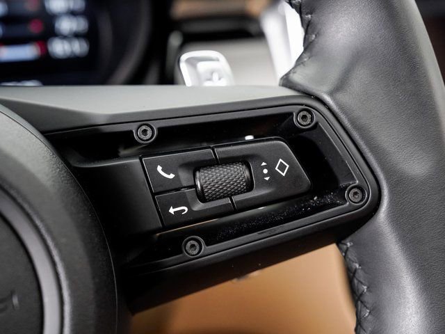 Certified 2025 Porsche Macan image 15