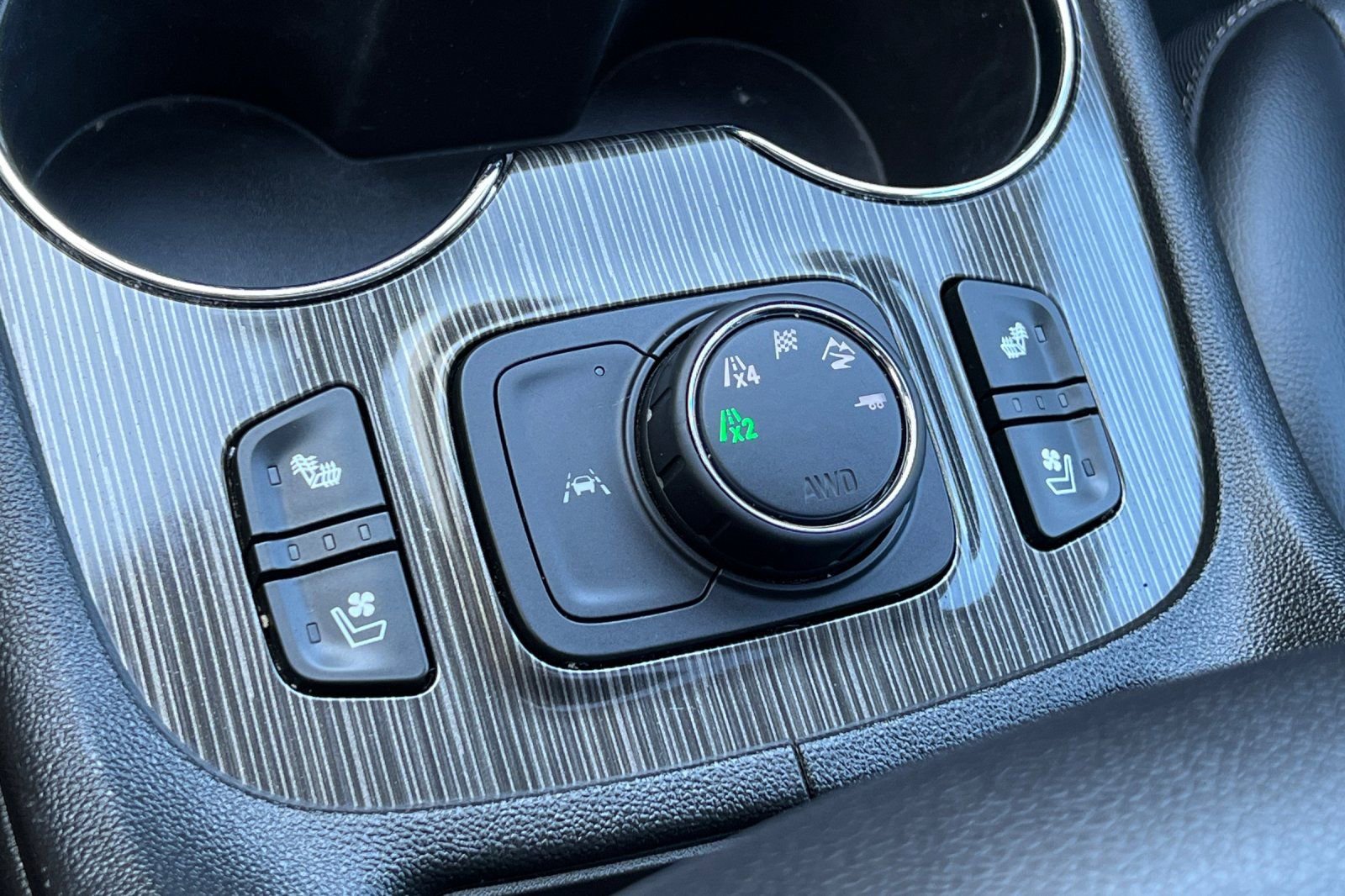 Used 2021 GMC Acadia SLT w/ Technology Package AWD/4WD image 32