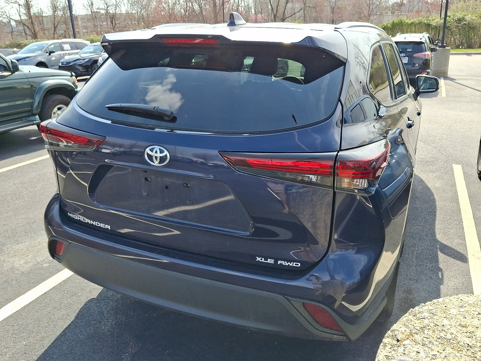 Certified 2025 Toyota Highlander XLE image 4