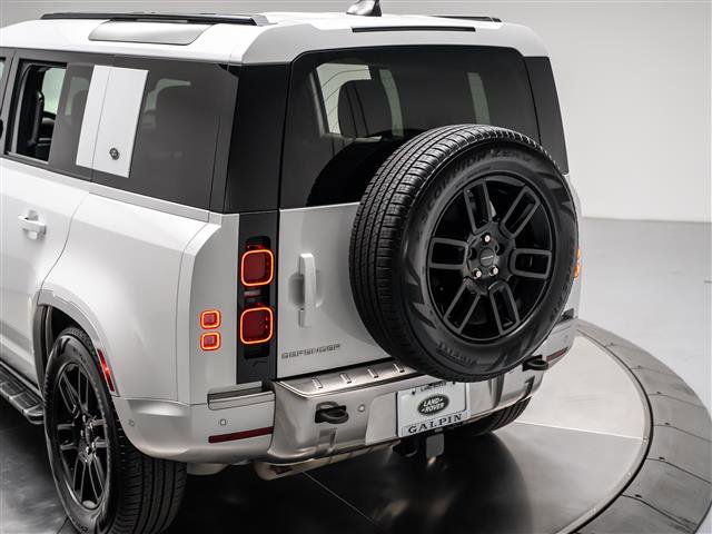 Used 2022 Land Rover Defender 110 S image 29