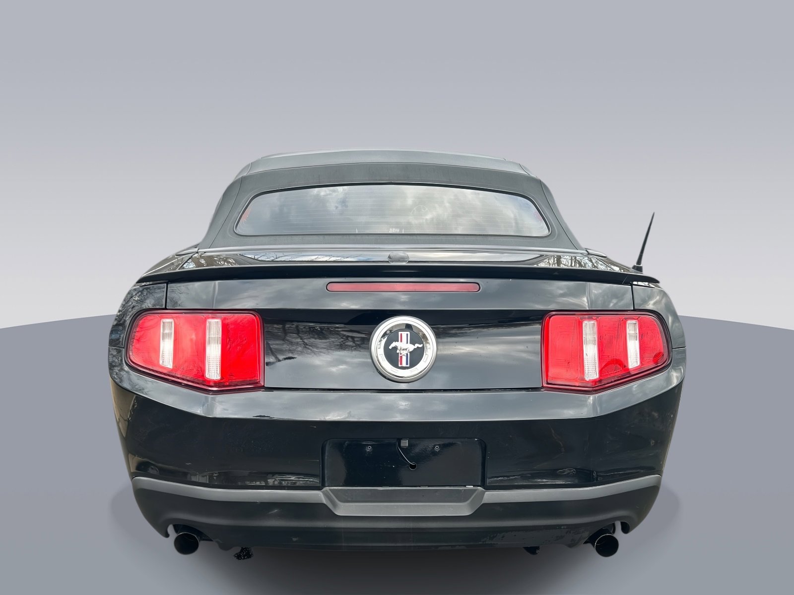 Used 2012 Ford Mustang Convertible image 4