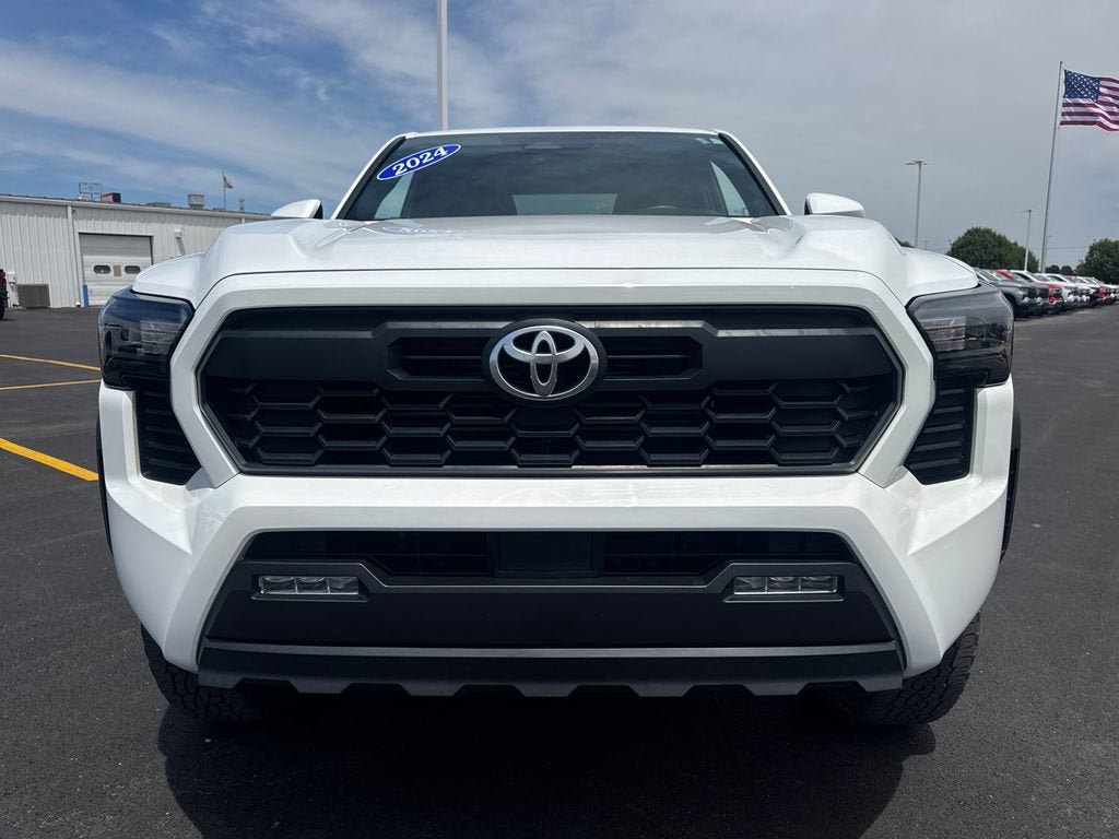 Used 2024 Toyota Tacoma TRD Off-Road AWD/4WD image 9