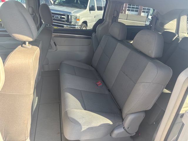 Used 2009 Volkswagen Routan S FWD image 25
