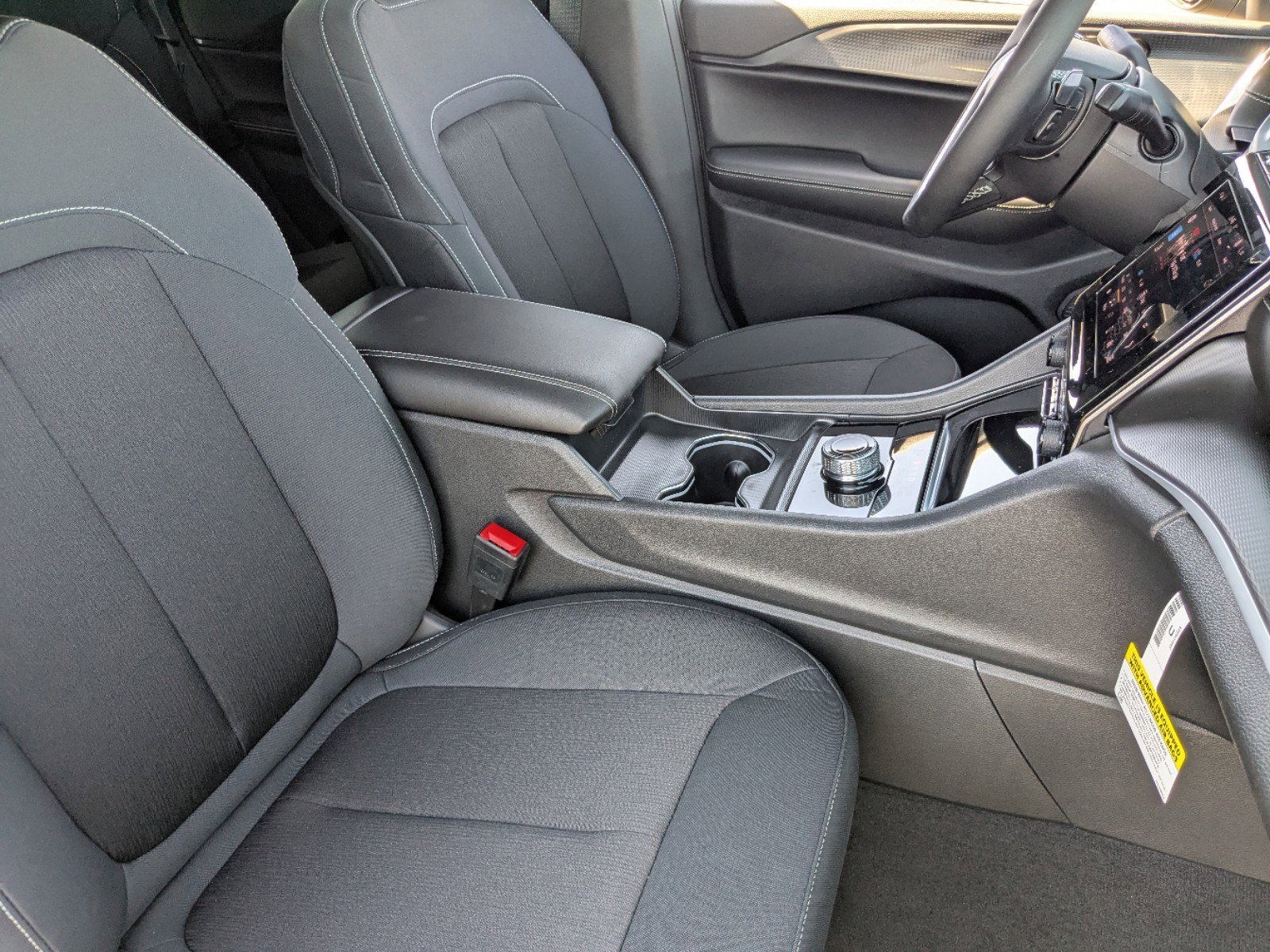 Used 2025 Jeep Grand Cherokee Laredo X w/ Luxury Tech Group I AWD/4WD image 10