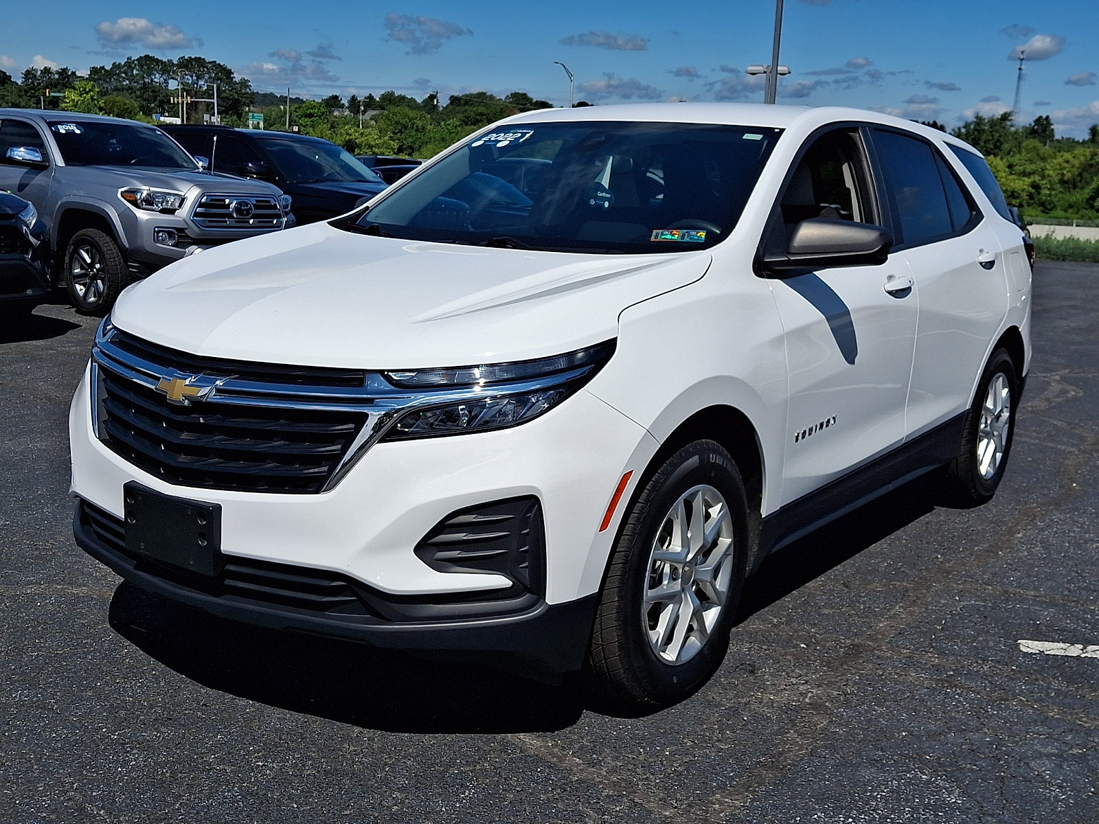 Certified 2022 Chevrolet Equinox LS w/ LS Convenience Package AWD/4WD image 3