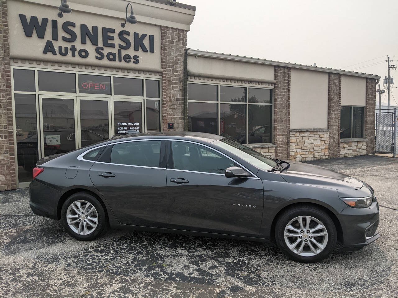 Used 2016 Chevrolet Malibu LT FWD image 2