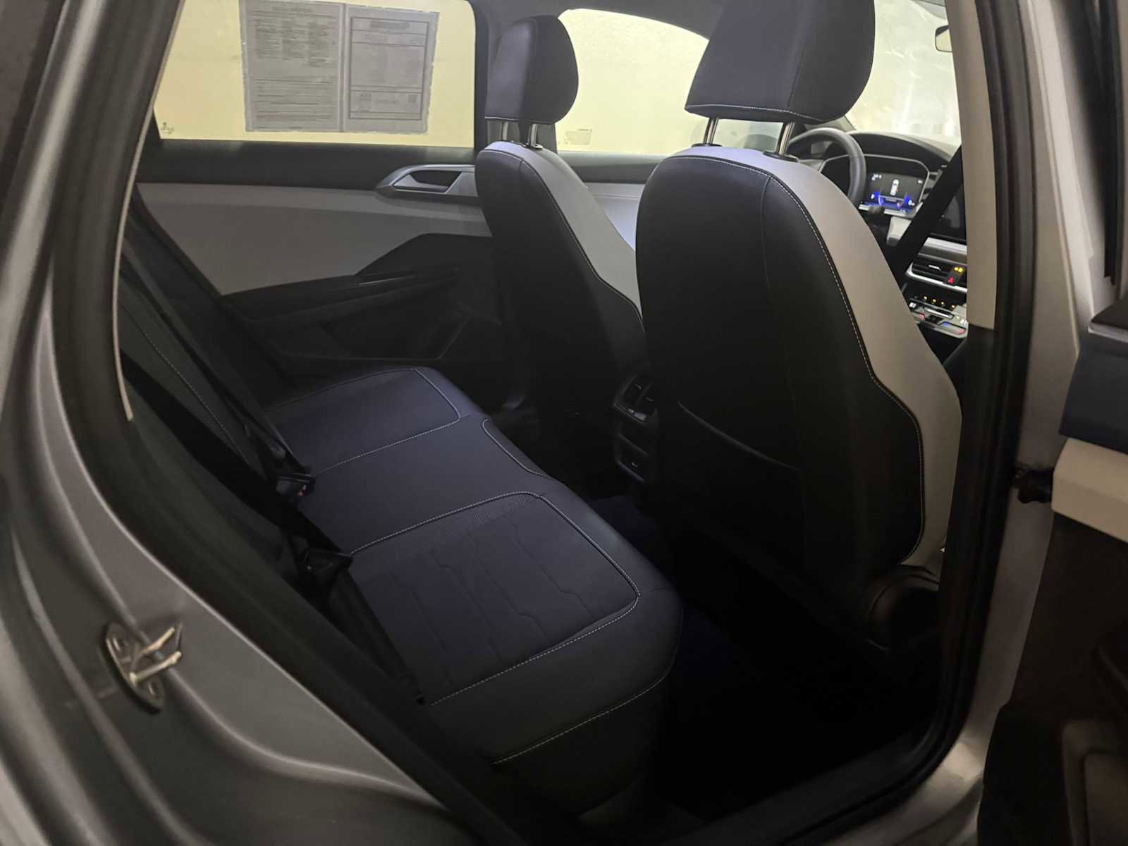 Certified 2025 Volkswagen Taos SE w/ Panoramic Sunroof Package image 25