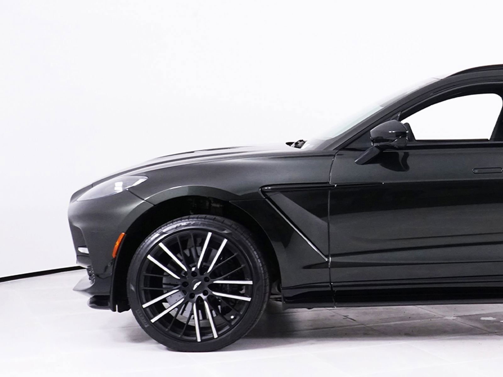 Used 2023 Aston Martin DBX 707 image 12