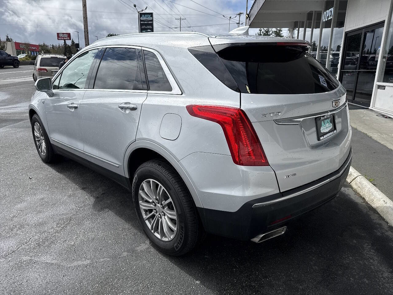 Used 2017 Cadillac XT5 Luxury w/ Driver Awareness Package image 4