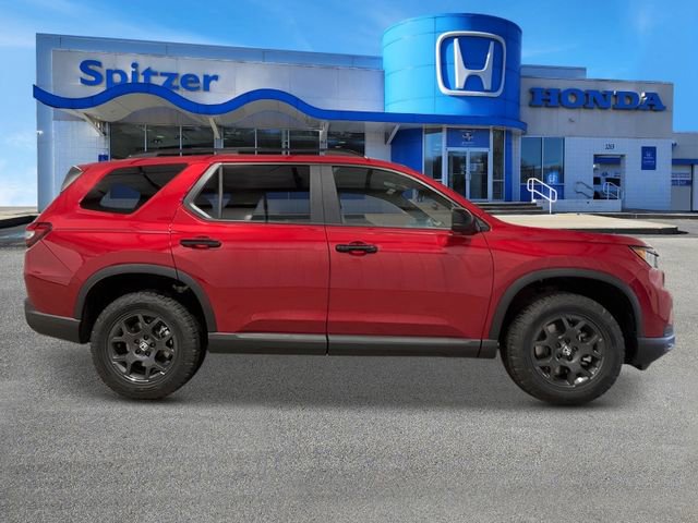 New 2025 Honda Pilot TrailSport image 2