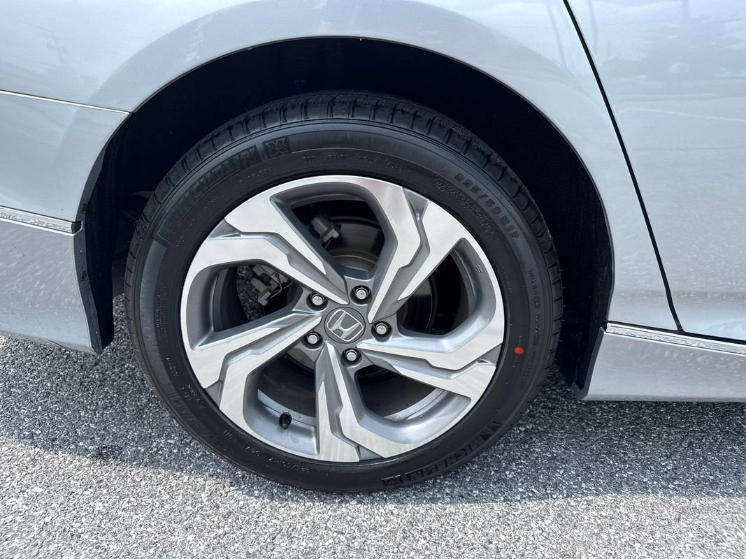 Used 2020 Honda Accord EX image 32
