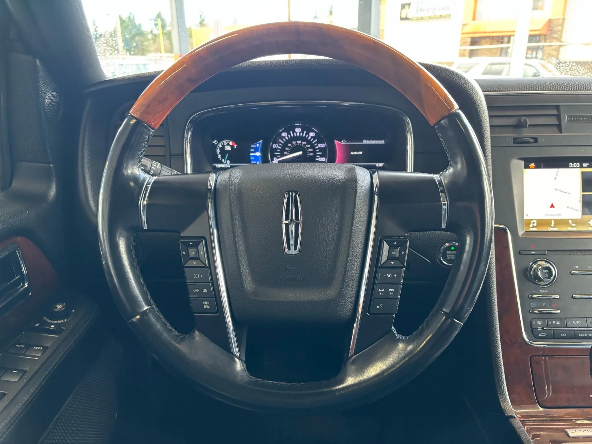 Used 2016 Lincoln Navigator L Select image 16
