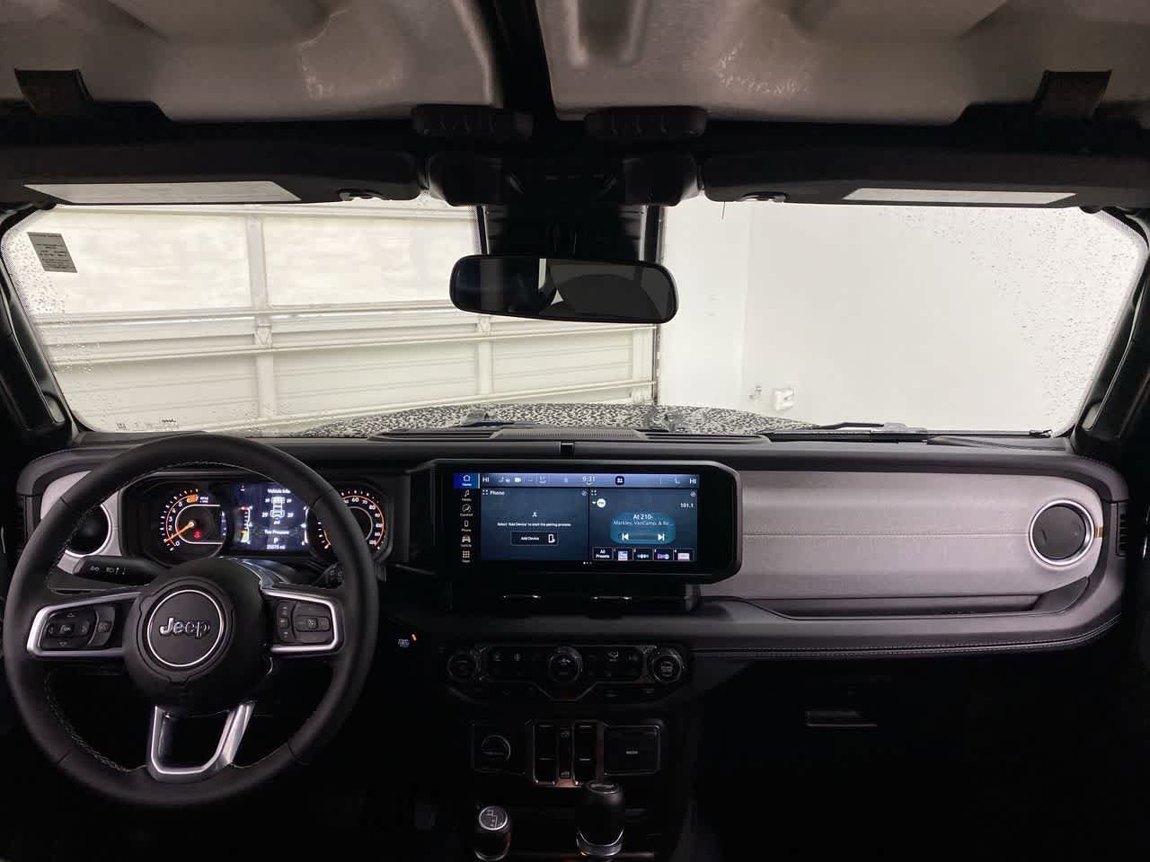 Used 2025 Jeep Wrangler Sahara image 12