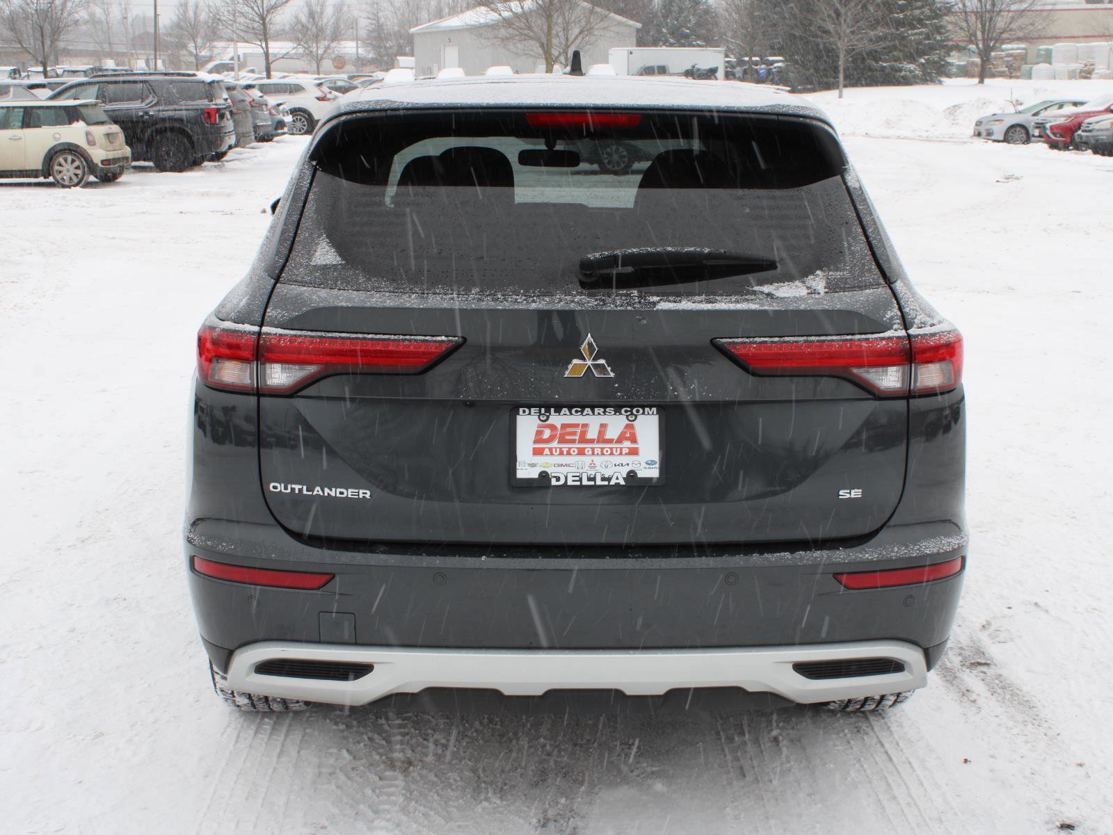 Used 2024 Mitsubishi Outlander SE Black Edition image 6