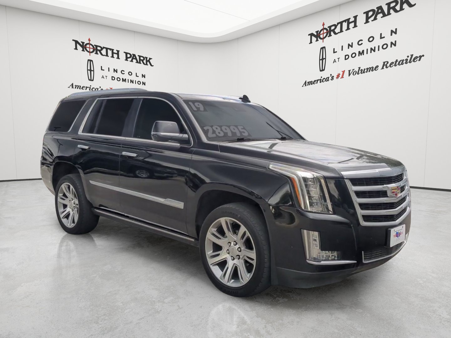 Used 2019 Cadillac Escalade Premium Luxury AWD/4WD image 7