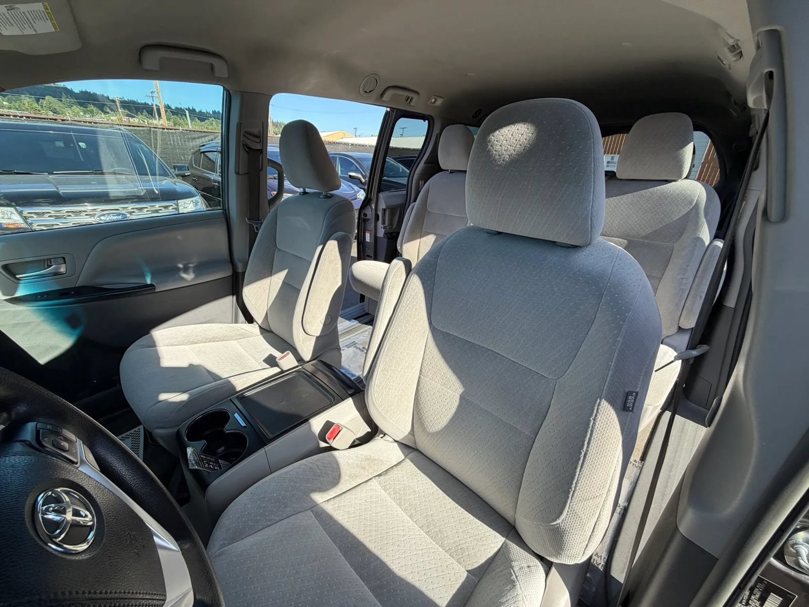 Used 2017 Toyota Sienna LE FWD image 23