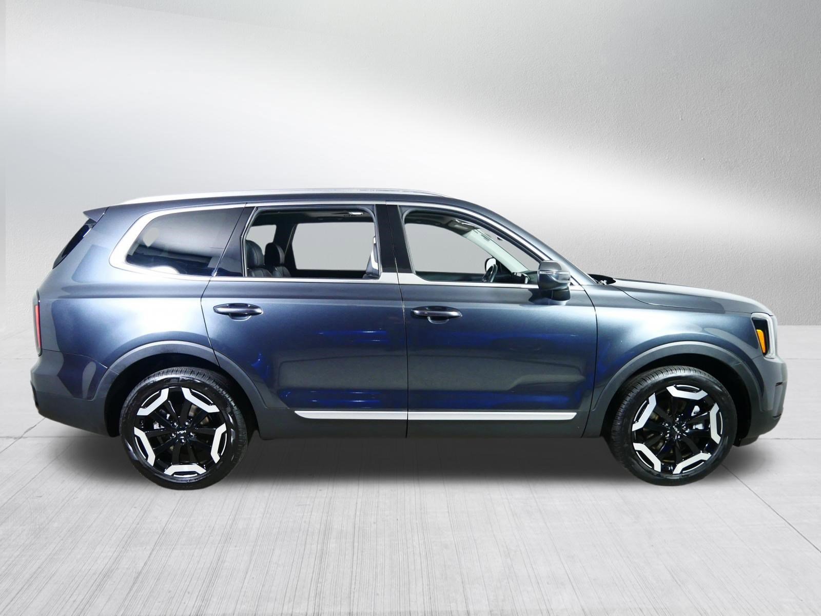 Used 2024 Kia Telluride EX w/ EX Captain's Chair Package image 8