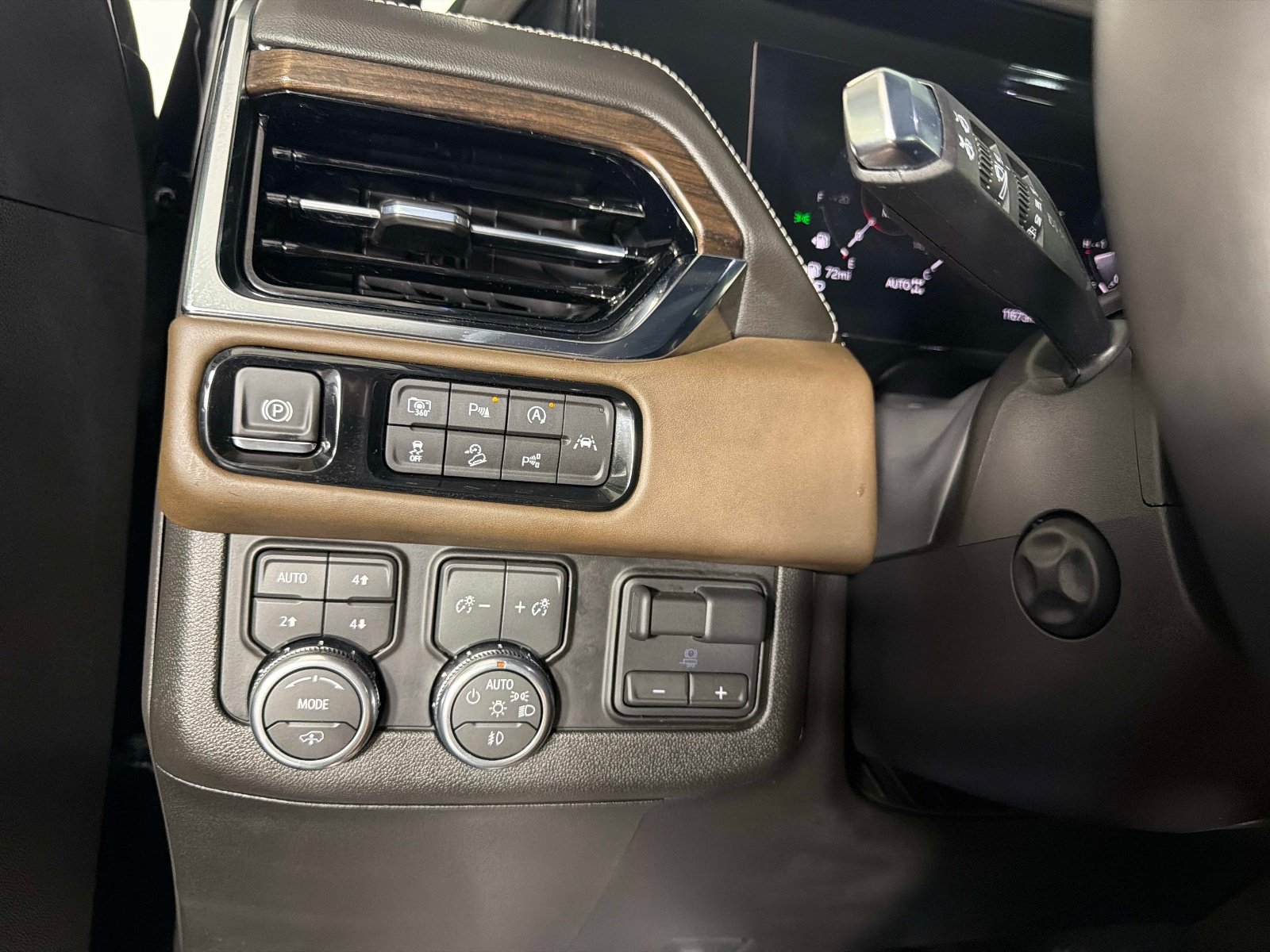 Used 2026 GMC Yukon Denali Ultimate AWD/4WD image 43