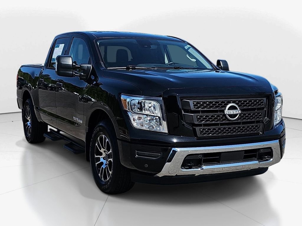Used 2024 Nissan Titan SV w/ SV Convenience Package image 2