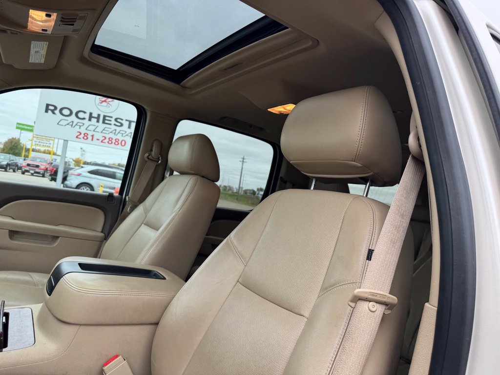 Used 2012 Chevrolet Suburban LTZ AWD/4WD image 7