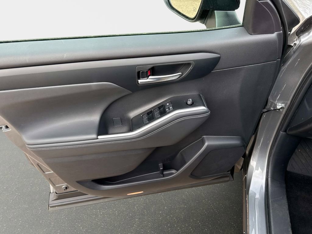 Used 2026 Toyota Highlander XSE image 18