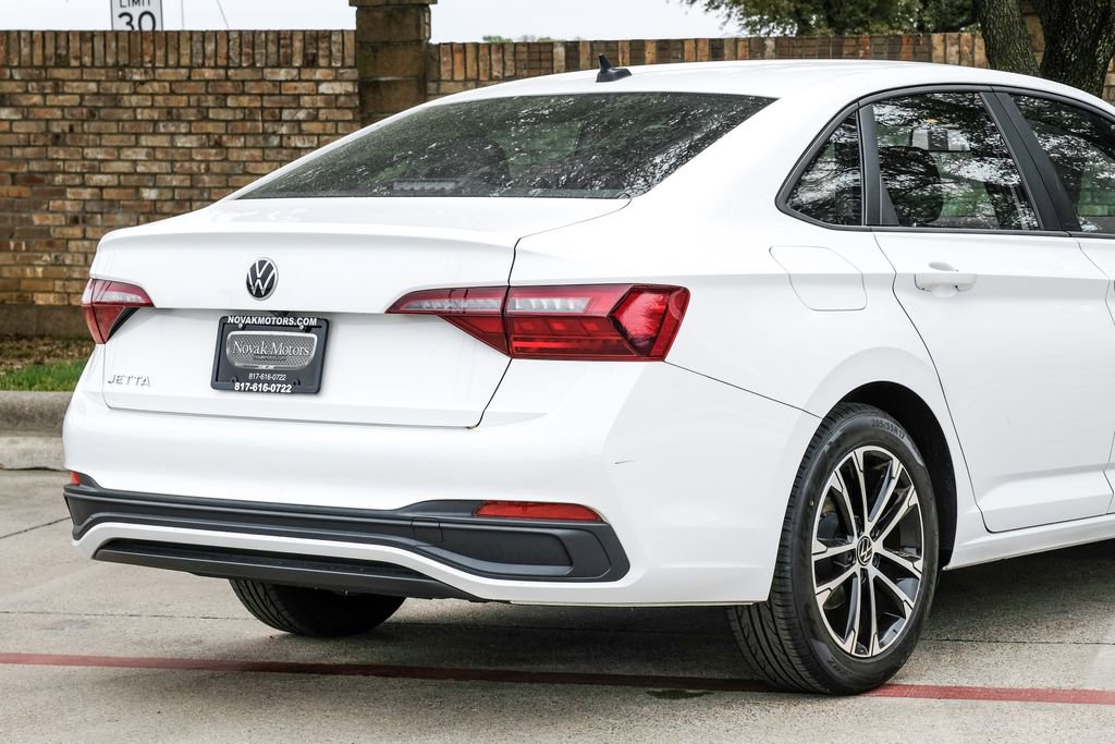 Used 2022 Volkswagen Jetta Sport image 16