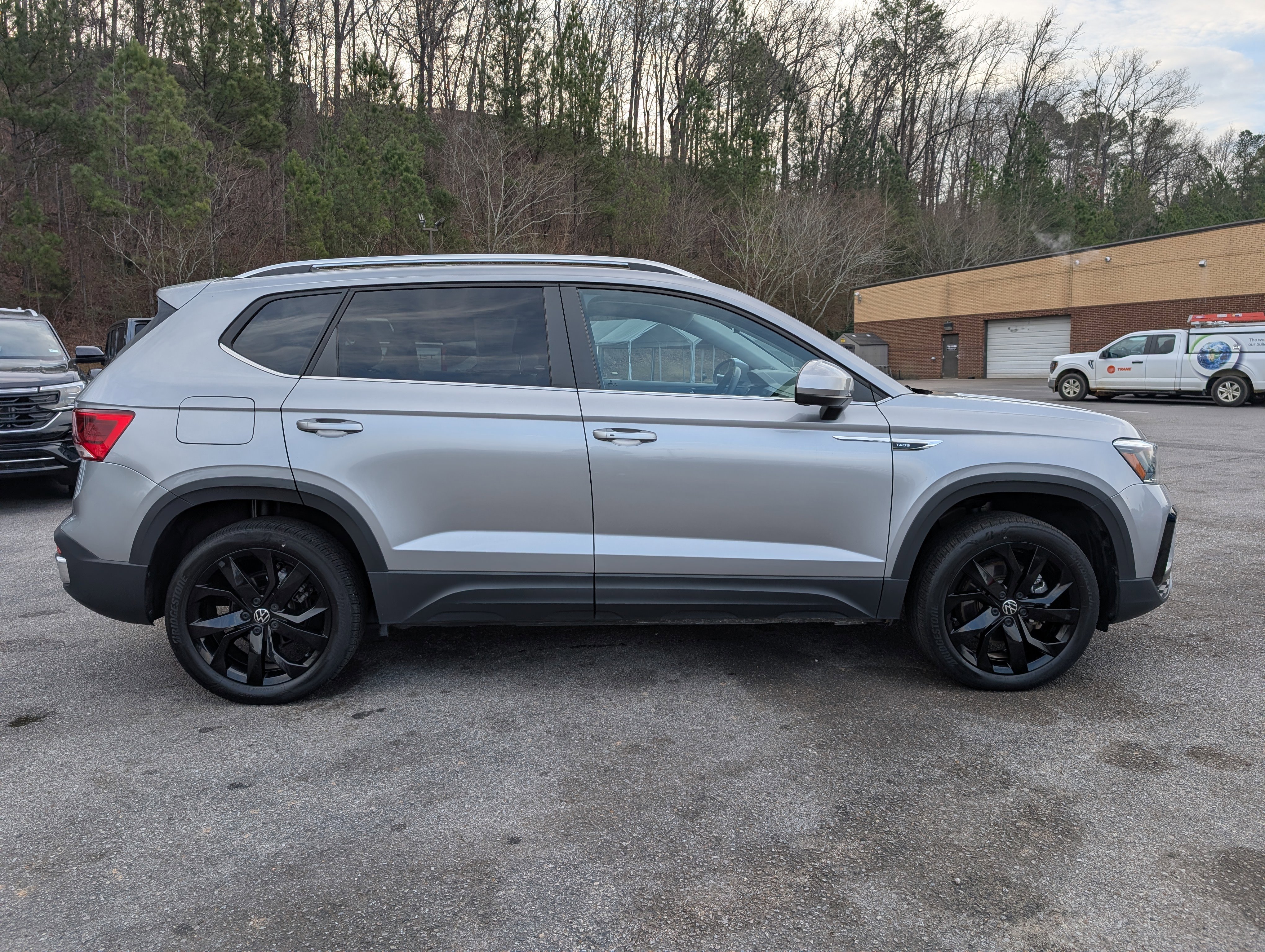 Used 2023 Volkswagen Taos SE w/ Black Wheel Package image 10